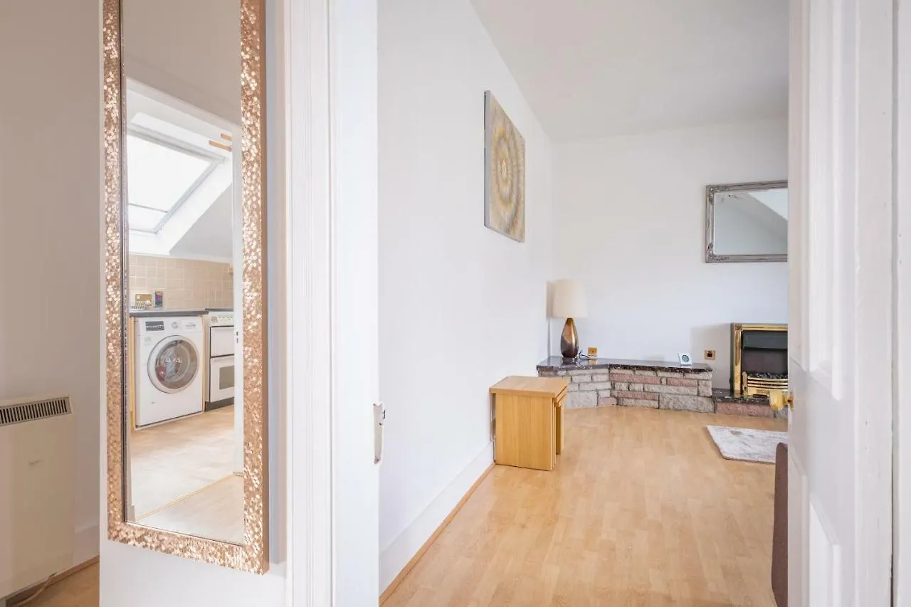 Apartment 2 Bedroom Apt At Sensational Stay Serviced Accommodation Aberdeen - Clifton Road
