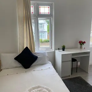 https://modern-furnished-studio-room.cambridgehotelsuk.com