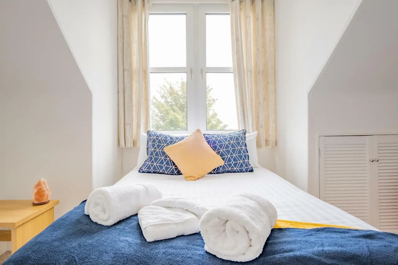 2 Bedroom Apt At Sensational Stay Serviced Accommodation Aberdeen - Clifton Road 0*,